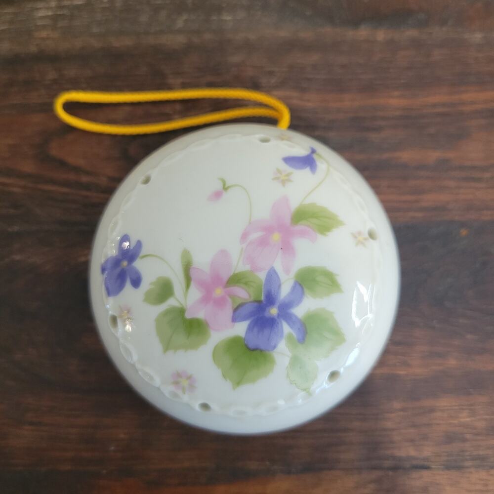 Vintage Fred Roberts Co. Ceramic Floral Potpourri Pomander (Japan)